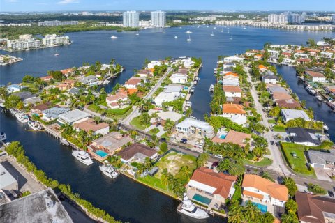 Terreno en venta en North Miami Beach, Florida № 1937863 - foto 18