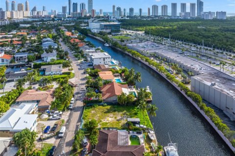 Terreno en venta en North Miami Beach, Florida № 1937863 - foto 4