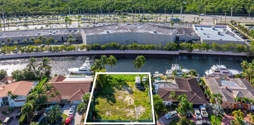 Terreno en North Miami Beach, Florida № 1937863