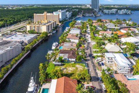 Terreno en venta en North Miami Beach, Florida № 1937863 - foto 10
