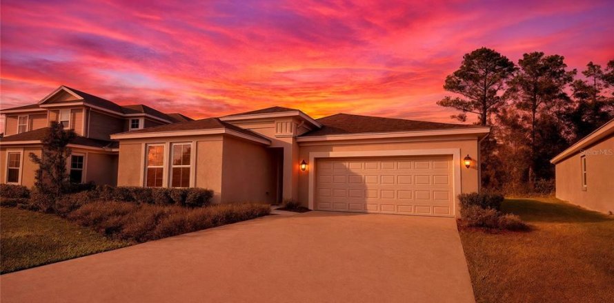 House in Edgewater, Florida 4 bedrooms, 179.77 sq.m. № 1670008