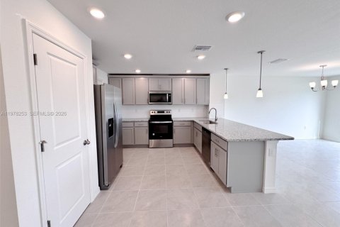 Townhouse in Fort Myers, Florida 2 bedrooms № 2044422 - photo 2