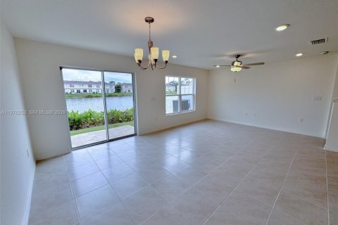Townhouse in Fort Myers, Florida 2 bedrooms № 2044422 - photo 6