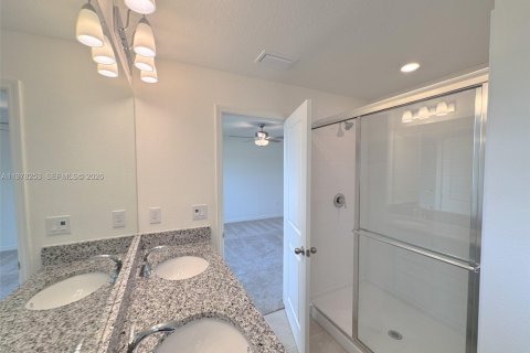 Townhouse in Fort Myers, Florida 2 bedrooms № 2044422 - photo 17