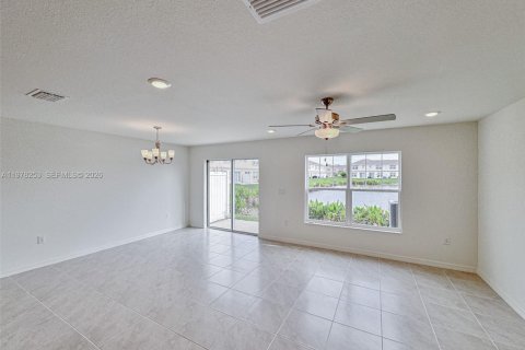 Townhouse in Fort Myers, Florida 2 bedrooms № 2044422 - photo 4