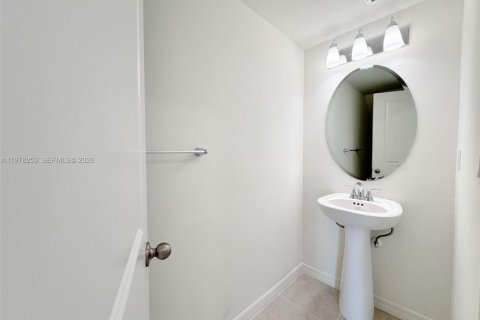 Townhouse in Fort Myers, Florida 2 bedrooms № 2044422 - photo 7