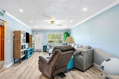 House in Fort Lauderdale, Florida 4 bedrooms, 136.66 sq.m. № 1890804 - photo 9