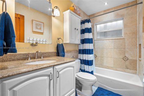 House in Fort Lauderdale, Florida 4 bedrooms, 136.66 sq.m. № 1890804 - photo 24