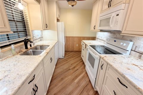 House in Sebring, Florida 2 bedrooms, 114.64 sq.m. № 2198982 - photo 18