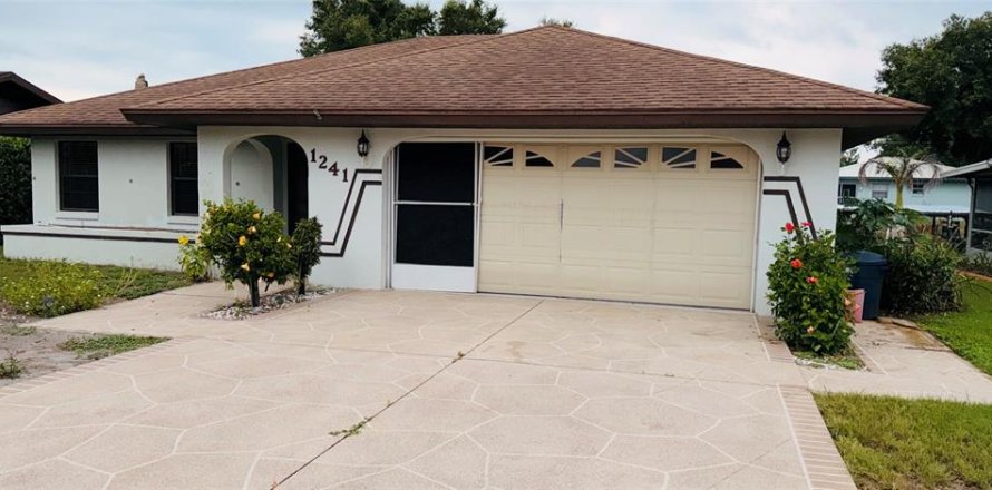 House in Sebring, Florida 2 bedrooms, 114.64 sq.m. № 2198982