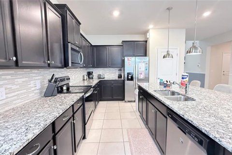 House in Davenport, Florida 8 bedrooms, 374.95 sq.m. № 1903166 - photo 6
