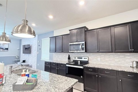 House in Davenport, Florida 8 bedrooms, 374.95 sq.m. № 1903166 - photo 7