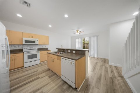Touwnhouse à vendre à Homestead, Floride: 3 chambres, 147.16 m2 № 2276464 - photo 7