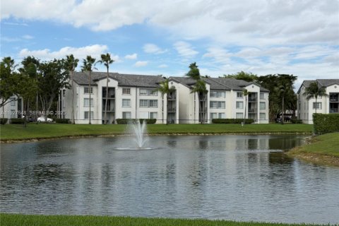 Condo in Doral, Florida, 1 bedroom № 1988132 - photo 8