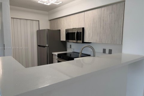 Condo in Doral, Florida, 1 bedroom № 1988132 - photo 1