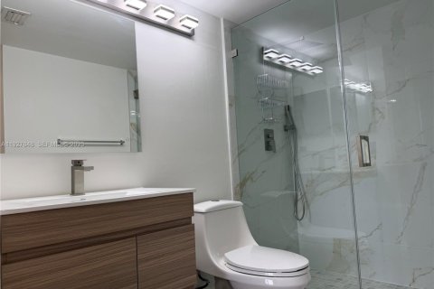 Condo in Doral, Florida, 1 bedroom № 1988132 - photo 3