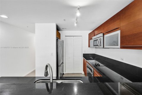 Condo in Miami, Florida, 1 bedroom  № 1953281 - photo 16