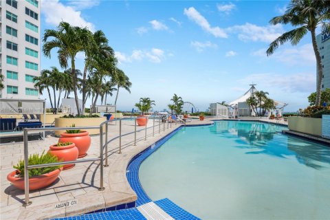 Condo in Miami, Florida, 1 bedroom  № 1953281 - photo 22
