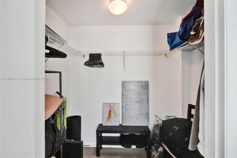 Condo in Miami, Florida, 1 bedroom  № 1953281 - photo 9