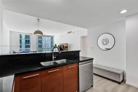Condo in Miami, Florida, 1 bedroom  № 1953281 - photo 15