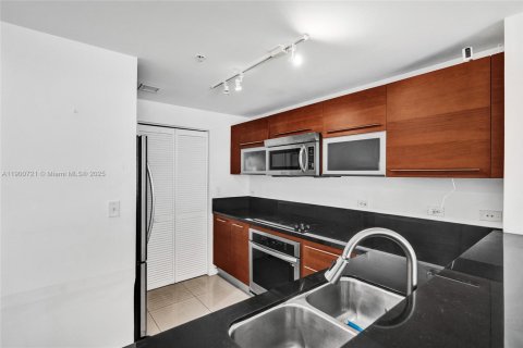 Condo in Miami, Florida, 1 bedroom  № 1953281 - photo 14