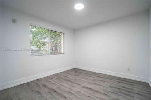 Снять в аренду квартиру в Майами, Флорида 1 спальня, 46.92м2, № 1952557 - фото 8