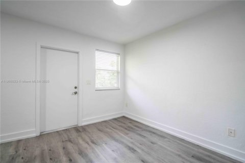 Снять в аренду квартиру в Майами, Флорида 1 спальня, 46.92м2, № 1952557 - фото 5