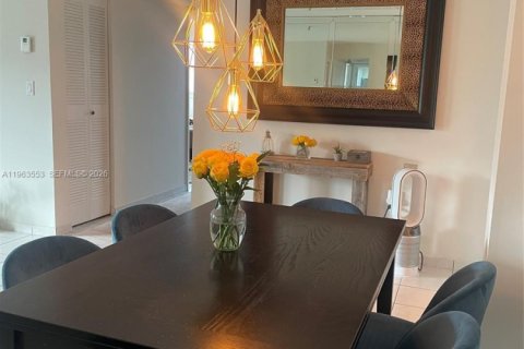 Снять в аренду кондоминиум в Санни-Айлс-Бич, Флорида 2 спальни, 91.97м2, № 2025343 - фото 3