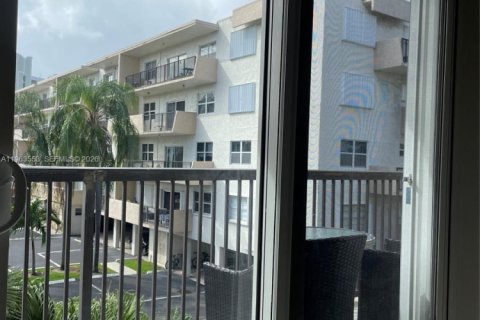 Снять в аренду кондоминиум в Санни-Айлс-Бич, Флорида 2 спальни, 91.97м2, № 2025343 - фото 5