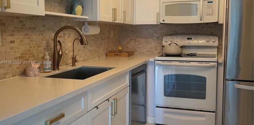 Кондоминиум с 2 спальнями в Санни-Айлс-Бич, Флорида № 2025343