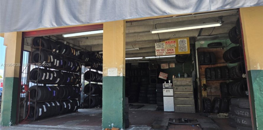 Immobilier commercial à Sweetwater, Floride № 2026746