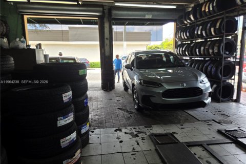 Immobilier commercial à vendre à Sweetwater, Floride № 2026746 - photo 2