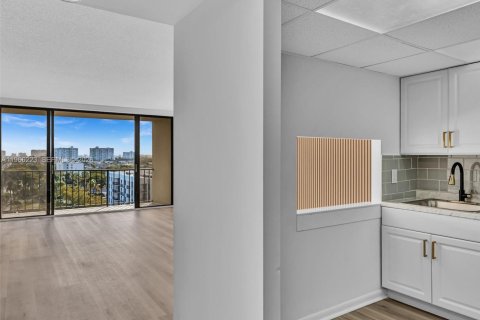 Copropriété à vendre à North Miami, Floride: 1 chambre, 72.65 m2 № 2027976 - photo 5