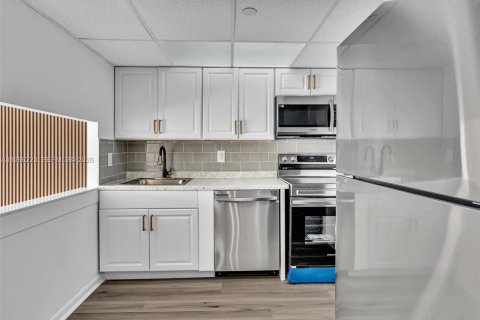 Copropriété à vendre à North Miami, Floride: 1 chambre, 72.65 m2 № 2027976 - photo 6