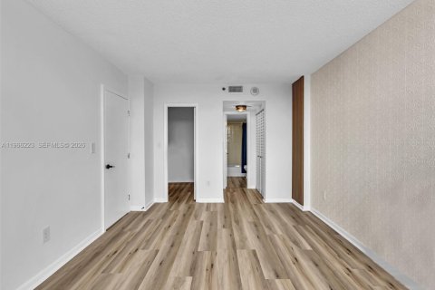 Copropriété à vendre à North Miami, Floride: 1 chambre, 72.65 m2 № 2027976 - photo 21
