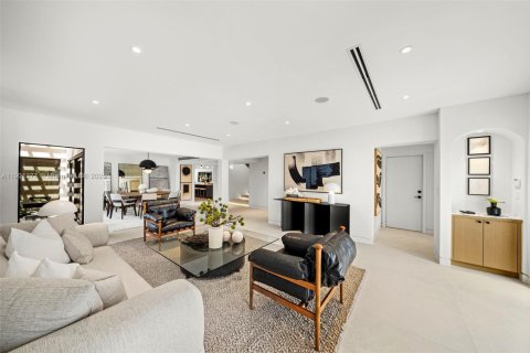 Villa ou maison à vendre à Miami, Floride: 4 chambres, 340.49 m2 № 1953455 - photo 10