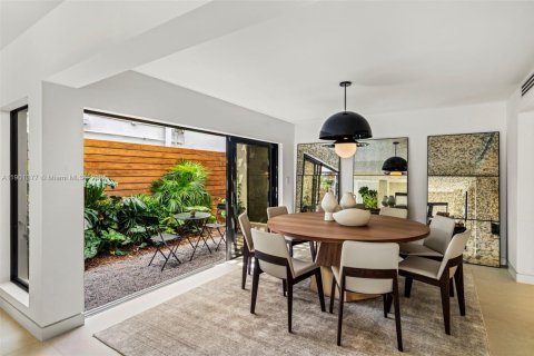 Villa ou maison à vendre à Miami, Floride: 4 chambres, 340.49 m2 № 1953455 - photo 11