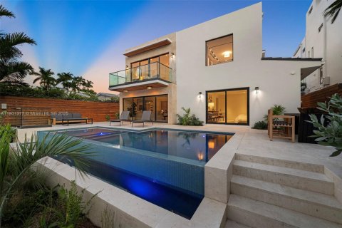 Villa ou maison à vendre à Miami, Floride: 4 chambres, 340.49 m2 № 1953455 - photo 3