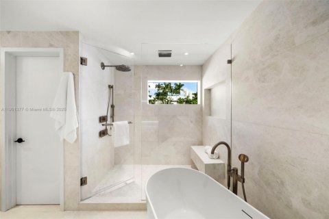 Villa ou maison à vendre à Miami, Floride: 4 chambres, 340.49 m2 № 1953455 - photo 29
