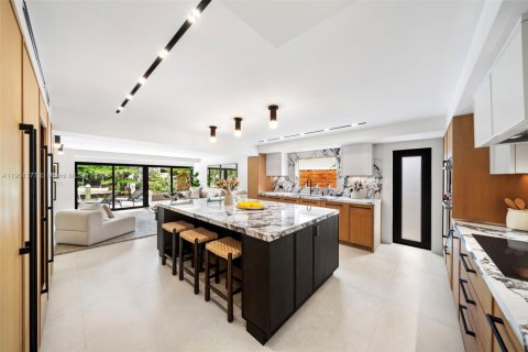 Villa ou maison à vendre à Miami, Floride: 4 chambres, 340.49 m2 № 1953455 - photo 14