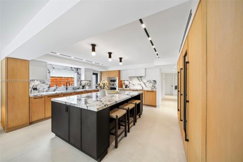 Villa ou maison à vendre à Miami, Floride: 4 chambres, 340.49 m2 № 1953455 - photo 15
