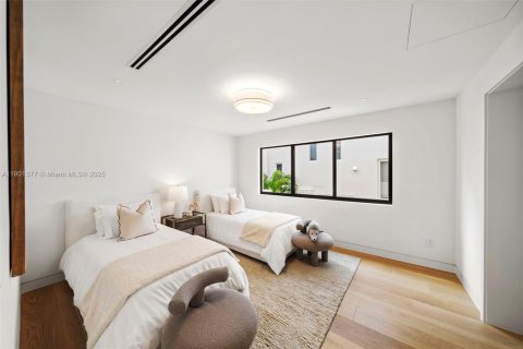 Villa ou maison à vendre à Miami, Floride: 4 chambres, 340.49 m2 № 1953455 - photo 30