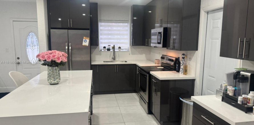 Casa en Miami Gardens, Florida 3 dormitorios, 168.9 m2 № 1777804