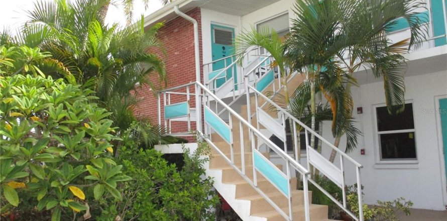 Condominio en Saint Petersburg, Florida, 2 dormitorios № 1914621
