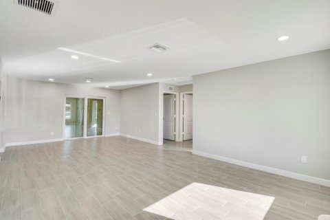 Touwnhouse à louer à Belle Glade, Floride: 3 chambres, 213.3 m2 № 2419396 - photo 2