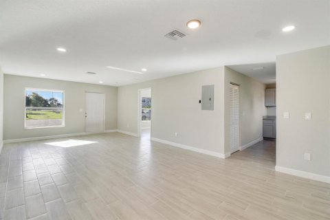 Touwnhouse à louer à Belle Glade, Floride: 3 chambres, 213.3 m2 № 2419396 - photo 4