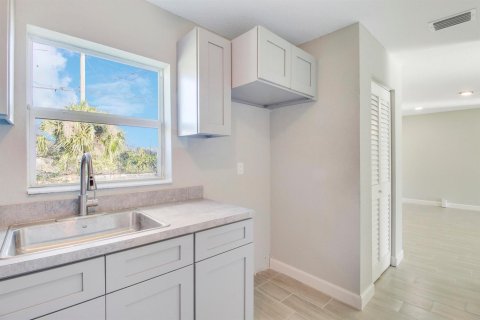 Touwnhouse à louer à Belle Glade, Floride: 3 chambres, 213.3 m2 № 2419396 - photo 6