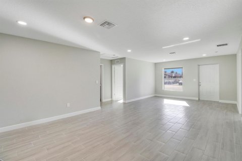 Touwnhouse à louer à Belle Glade, Floride: 3 chambres, 213.3 m2 № 2419396 - photo 3