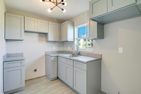 Touwnhouse à louer à Belle Glade, Floride: 3 chambres, 213.3 m2 № 2419396 - photo 5