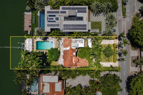 Купить виллу или дом в Майами-Бич, Флорида 6 спален, 421.31м2, № 2054413 - фото 28